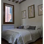 Domus Dea Benátky